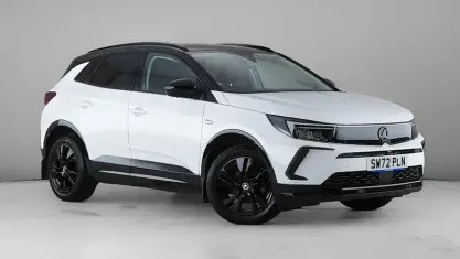 Used Vauxhall Grandland X GS Line 131 HP (96 kW) 2022 White SUV