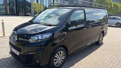 Begagnad Vauxhall Vivaro Sportive 120 HK (88 kW) 2021 Minibuss