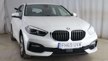 Used BMW 118 Luxury Line 140 HP (102 kW) 2020 White Hatchback