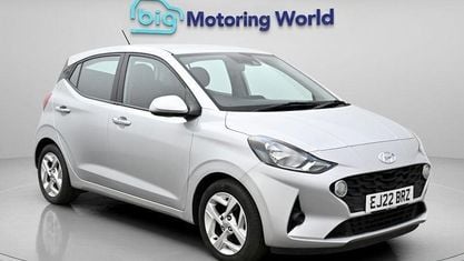 Używany Hyundai i10 SE 84 KM (61 kW) 2022 Srebrny Hatchback