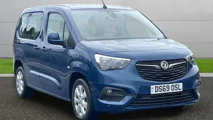 Used Vauxhall Combo 131 HP (96 kW) 2019 Blue MPV