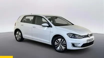 Begagnad VW e-Golf 99 kW (135 HK) 2019 Vit Halvkombi