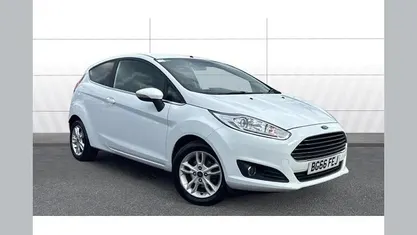 Used Ford Fiesta Zetec 82 HP (60 kW) 2016 White Hatchback