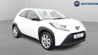 Used Toyota Aygo X PURE 72 HP (52 kW) 2024 White SUV
