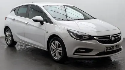 White Used 2018 Vauxhall Astra Hatchback | £6,950 (Fair price)