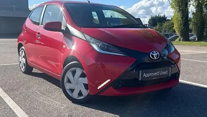Used Toyota Aygo X-play 69 HP (50 kW) 2018 Red pop Hatchback