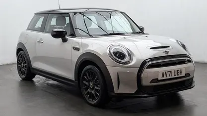 Used Mini Cooper Level 1 135 kW (184 HP) 2023 Hatchback