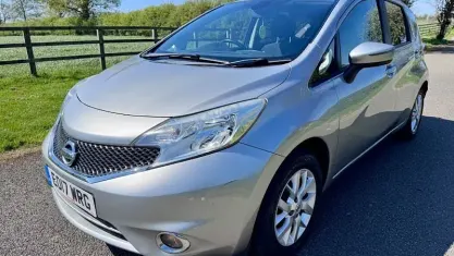 Usado Nissan Note Acenta Premium 80 HP (58 kW) 2016 Prateado Citadino