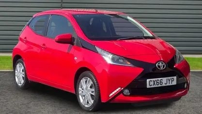 Used Toyota Aygo x-press 69 HP (50 kW) 2016 Red Hatchback