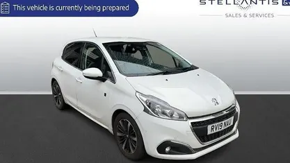 Used Peugeot 208 82 HP (60 kW) 2019 Hatchback
