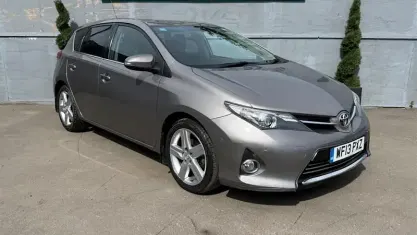 Usado Toyota Auris Multidrive S 132 HP (97 kW) 2014 Citadino
