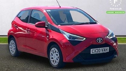 Gebraucht Toyota Aygo X-play 72 PS (52 kW) 2020 Rot Kleinwagen