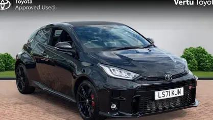Used Toyota Yaris 261 HP (191 kW) 2021 Precious black (metallic paint) Hatchback
