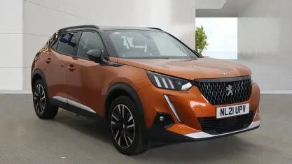 Używany Peugeot 2008 Premium 131 KM (96 kW) 2021 Pomarańczowy SUV