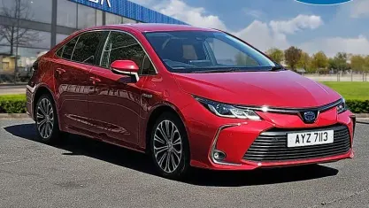 Used Toyota Corolla Design 122 HP (89 kW) 2021 Red Sedan