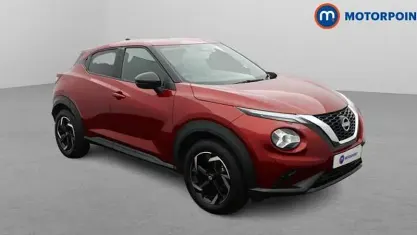 Usado Nissan Juke N-Connecta 114 HP (83 kW) 2023 Vermelho SUV
