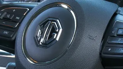 Used MG ZS Exclusive 105 kW (143 HP) 2020 Tri coat dynamic red SUV