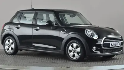 Begagnad Mini Cooper Classic 136 HK (100 kW) 2019 Svart Halvkombi