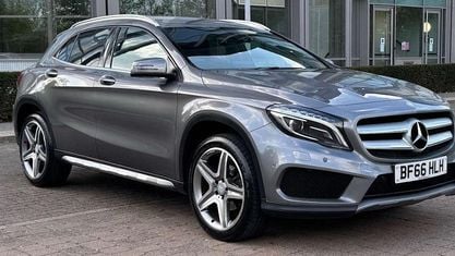 Usado Mercedes GLA200 AMG line 156 HP (114 kW) 2016 Cinzento SUV