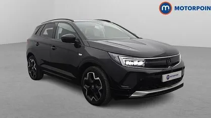Begagnad Vauxhall Grandland X Ultimate 131 HK (96 kW) 2024 Svart SUV