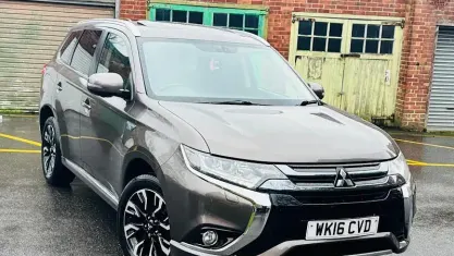 Used Mitsubishi Outlander P-HEV 203 HP (149 kW) 2016 Brown SUV