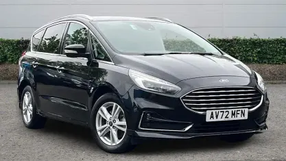 Used Ford S-MAX Titanium 190 HP (139 kW) 2022 Black MPV