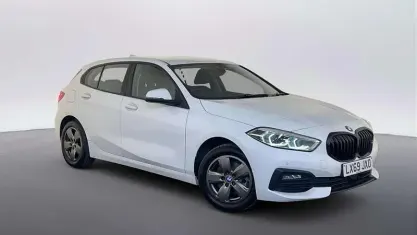 Begagnad BMW 118 Comfort Edition 140 HK (102 kW) 2020 Vit Halvkombi