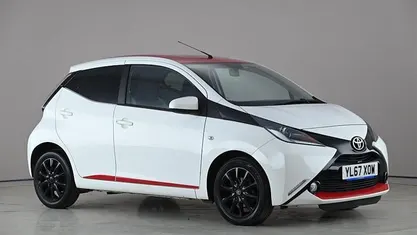 Used Toyota Aygo x-press 69 HP (50 kW) 2018 White Hatchback