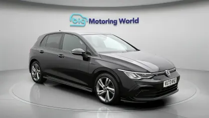 Second-hand VW Golf VIII R-line 150 CP (110 kW) 2023 Hatchback