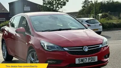 Used Vauxhall Astra SRi 150 HP (110 kW) 2017 Red Hatchback