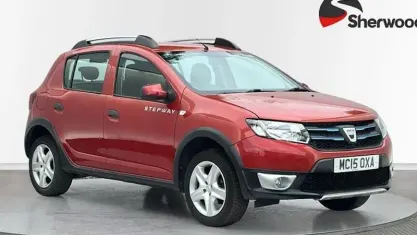 Used Dacia Sandero Lauréate 90 HP (66 kW) 2015 Red Hatchback