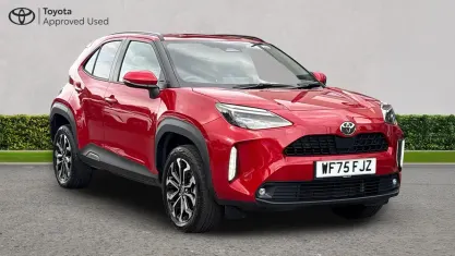 Begagnad Toyota Yaris Hybrid Design 116 HK (85 kW) 2025 Scarlet flare Kombi