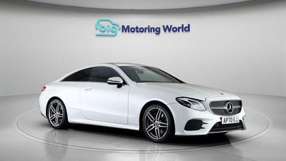 Begagnad Mercedes E220 AMG line 194 HK (142 kW) 2020 Vit Sportkupé