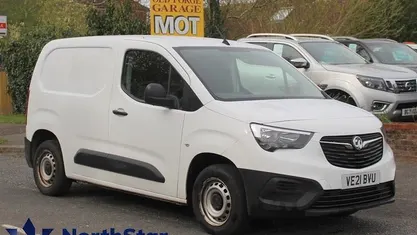 Used Vauxhall Combo Edition 101 HP (74 kW) 2021 White MPV
