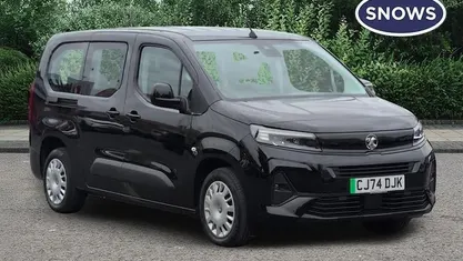 Used Vauxhall Combo Design Edition 100 kW (136 HP) 2026 MPV