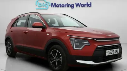 Usado Kia Niro 141 HP (103 kW) 2023 Vermelho SUV