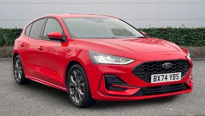 Used Ford Focus ST-Line 125 HP (91 kW) 2024 Red Hatchback