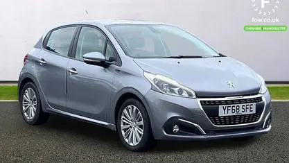 Used Peugeot 208 Signature Sky 82 HP (60 kW) 2018 Hatchback
