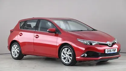 Second-hand Toyota Auris 116 CP (85 kW) 2016 Roșu Hatchback