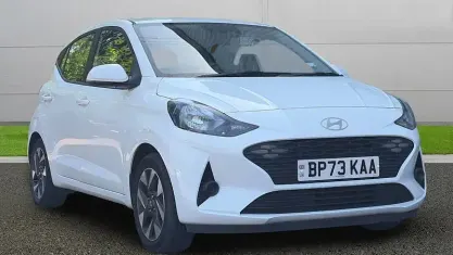 Used Hyundai i10 Advanced 67 HP (49 kW) 2024 White Hatchback
