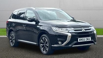 Używany Mitsubishi Outlander P-HEV 203 KM (149 kW) 2016 Czarny Kombi