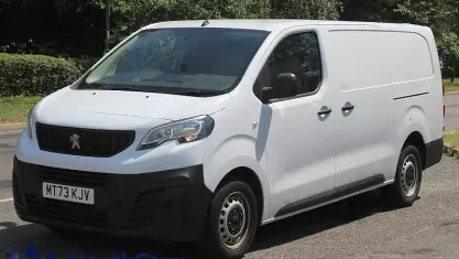 Used Peugeot Expert Premium 144 HP (105 kW) 2023 White Van