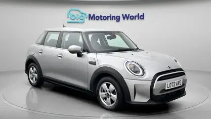 Używany Mini Cooper Classic 136 KM (100 kW) 2022 Srebrny Hatchback
