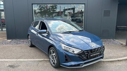 Nowe Hyundai i20 Premium 101 KM (74 kW) 2025 Czerwony Hatchback