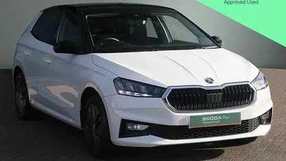 Used Skoda Fabia Colour Edition 80 HP (58 kW) 2023 Candy white body / black magic pearl effect roof Hatchback