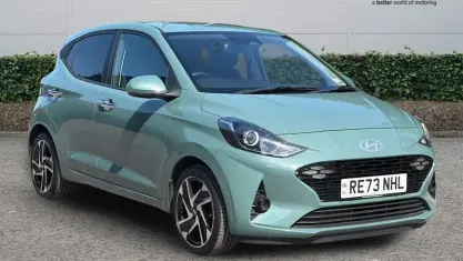 Used Hyundai i10 Premium 67 HP (49 kW) 2023 Green Hatchback