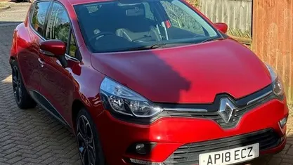 Used Renault Clio IV Iconic 76 HP (55 kW) 2018 Red Hatchback