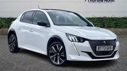 Used Peugeot 208 GT 102 HP (75 kW) 2023 White Hatchback