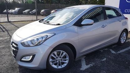 Używany Hyundai i30 SE 110 KM (80 kW) 2016 Srebrny Hatchback