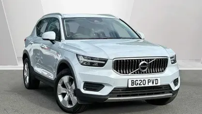 Used Volvo XC40 Momentum 150 HP (110 kW) 2020 Silver SUV